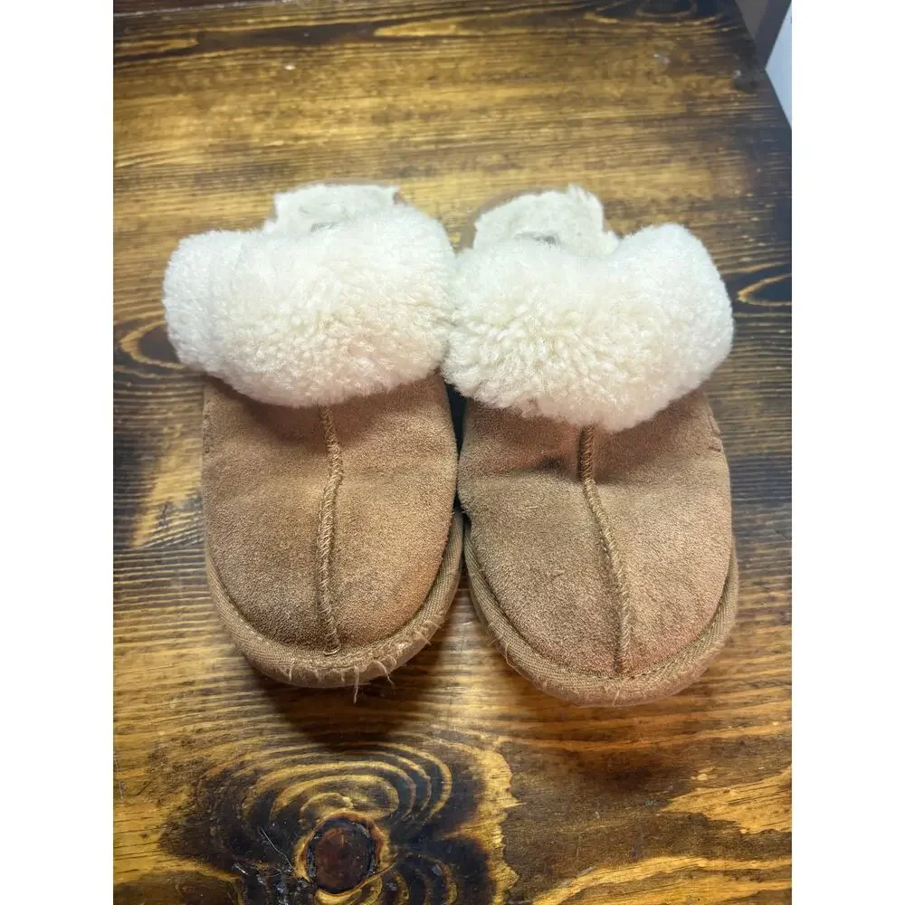 Ugg Brown Slippers Size 4‎